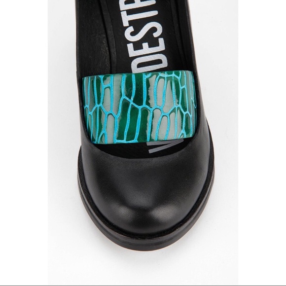 I desire the things that will destroy me sandals - Picture 2 of 9